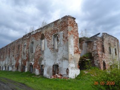 Трапезная палата с церковью Антония Великого (Воскресения)