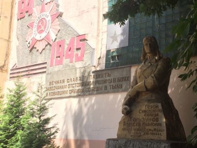 Памятник Герою Советского Союза Хальзунову Н.И.