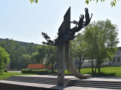 Скульптурная композиция «Журавли»