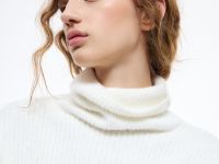 Белый свитер с шерстью Глория Джинс