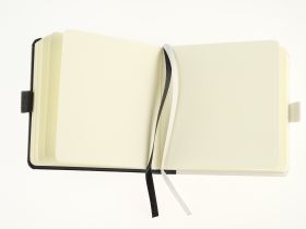 Блокнот для зарисовок Sketchmarker 21*30 см 80 л 140 г, твердая обложка черно-белая