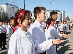 5,5 тысяч пар станцевали вальс Победы в Якутске