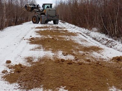 Дорожники ведут работу на автозимнике «Себян» в Кобяйском районе