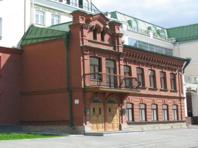 Двухэтажный дом в "кирпичном стиле"