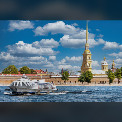 Полуденный выстрел с Невы: каналы, крепость и живая традиция Петербурга