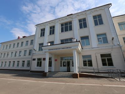 Здание средней школы № 3, где в годы Великой Отечественной войны (с октября 1941 г. по ноябрь 1945 г.) размещался лечебный корпус эвакогоспиталя № 946