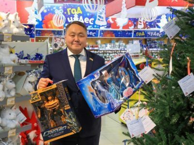 Председатель Якутской городской Думы принял участие в «Елке добра»