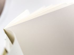 Скетчбук для акварели Малевичъ Waterfall "Nature" мелкая фактура,19х19 см 20 л 200 г, бордовый