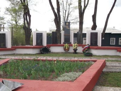 Братская могила  советских  воинов, замученных  фашистами