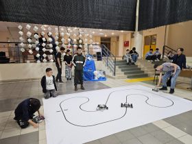 Сотня команд участвовала в соревнованиях по образовательной робототехнике в Якутске