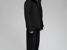 Горнолыжная куртка со съемным капюшоном