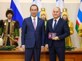 Айсен Николаев вручил государственные награды отличившимся якутянам