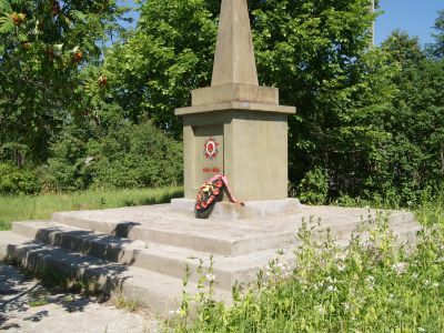 Памятники-обелиски, сооруженные в память воинов, погибших на фронтах Отечественной войны