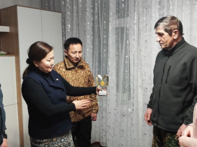 Знак «Семейная доблесть» вручили супругам Тахватулиным в Олекминском районе