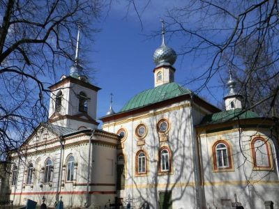 Церковь трех святителей с интерьером