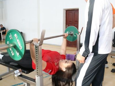 В Якутске стартовал чемпионат республики по пауэрлифтингу среди спортсменов с ОВЗ