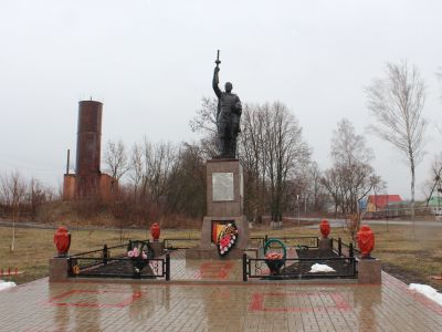Братская могила  советских воинов, погибших в боях с фашистскими захватчиками