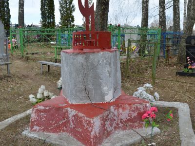 Братская могила советских воинов и мирных граждан, казненных гитлеровцами  29 сентября 1941 г.