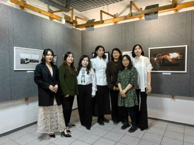 В арт-галерее Якутска открылась выставка «Восемь глаз»