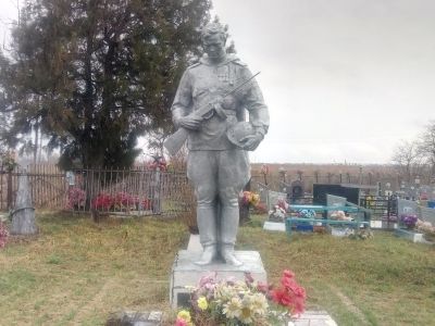 Братская могила советских воинов, погибших в боях с фашистскими захватчиками