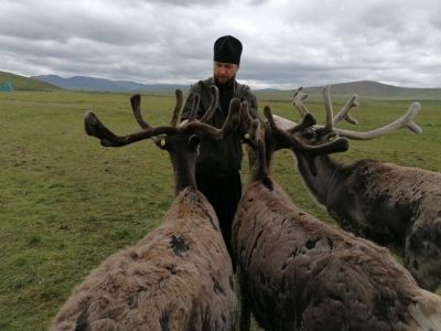 Православный арктический десант посетил якутских оленеводов