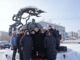 В Якутске возложили цветы к памятнику Алексею Кулаковскому