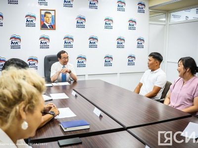 Глава Якутии провел прием граждан