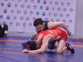 В Якутске выявили чемпионов республики по вольной борьбе среди ветеранов