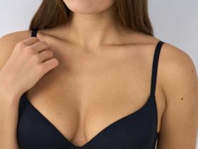 Бюстгальтер с формованными чашками, Черный