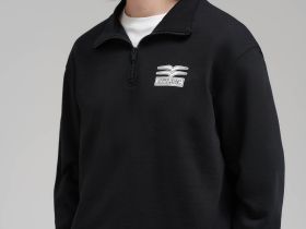 Толстовка свободного кроя из футера