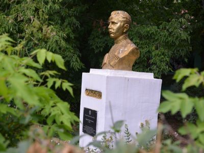 Памятник Омарову-Чохскому