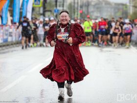 Сотни якутян в национальной одежде пробежали на марафоне Олонхо