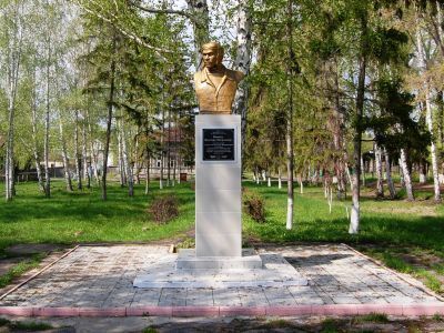 Памятник Герою Советского Союза Виктору Петровичу Носову