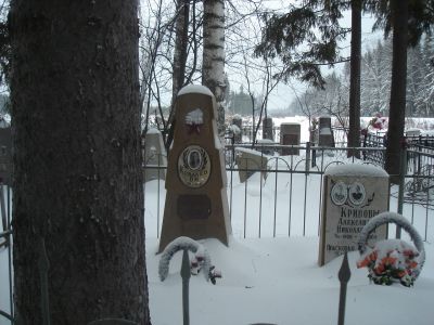 Воинское кладбище, на котором захоронено 12 советских воинов, умерших от ран в госпитале в годы Великой Отечественной войны (Установлены на каждой могиле обелиски)