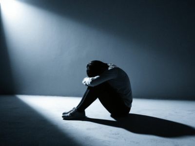 Врач назвал признаки депрессивного состояния