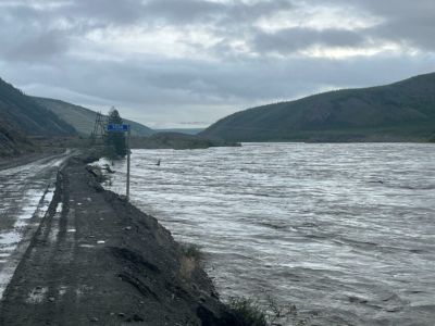 В Оймяконском районе на дороге «Колыма» временно закрыли движение для всех видов автотранспорта