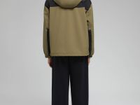 Ветровка с капюшоном