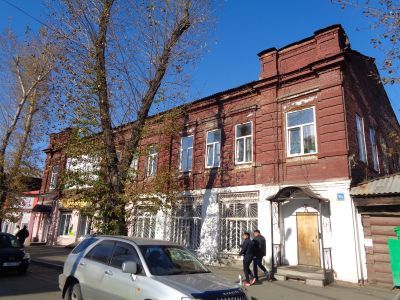 Доходный дом с магазином