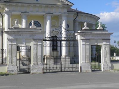 Ограда церкви Духосошественской