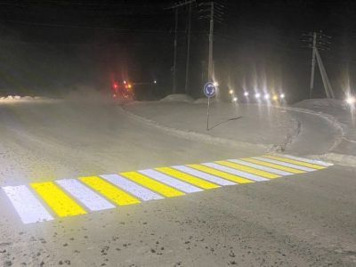 На Нежданинском месторождении установили проекционные пешеходные переходы