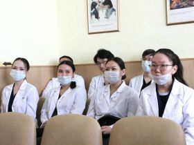 В Якутске провели операцию лазером 61-летнему пациенту с крупным желчным камнем