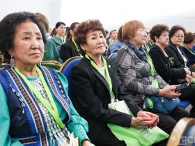 На форуме трудящихся женщин обсудили меры поддержки многодетных семей