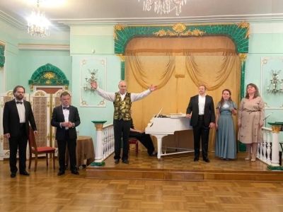 Роняет лес багряный...