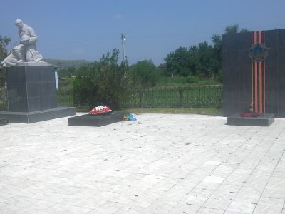 Братская могила 11-ти воинов Советской Армии, погибших в 1942 - 1943 гг.