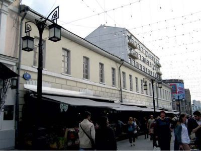 Гостиница И.Шевалье, 2-я пол. XIX в. (в основе - главный дом городской усадьбы Трубецких, конец XVIII в. - 1-я половина XIX в.)