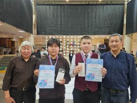 Сотня команд участвовала в соревнованиях по образовательной робототехнике в Якутске