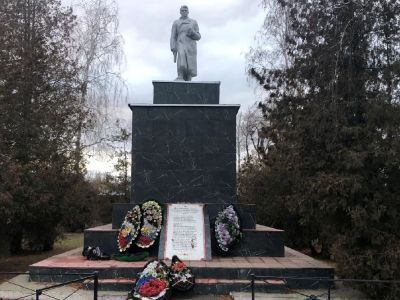 Братская могила воинов Советской Армии, погибших в январе 1943 г.