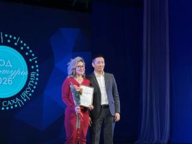 Министр молодежи Якутии наградил активистов в сфере культуры