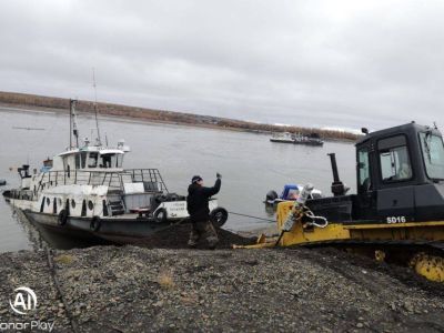 Разлив нефтепродуктов произошел на реке Индигирке в Абыйском районе