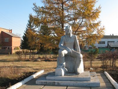 Памятник Герою Советского Союза Петру Осьминину, скульптор Бабаева